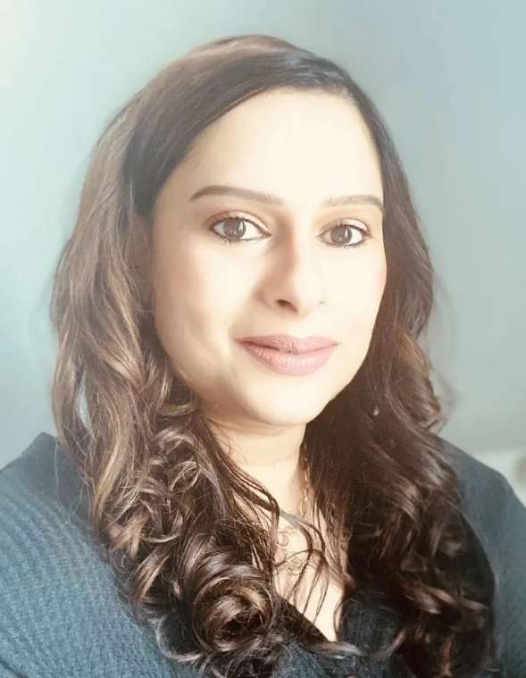 Headshot of psychotherapist, Zainab Khimji